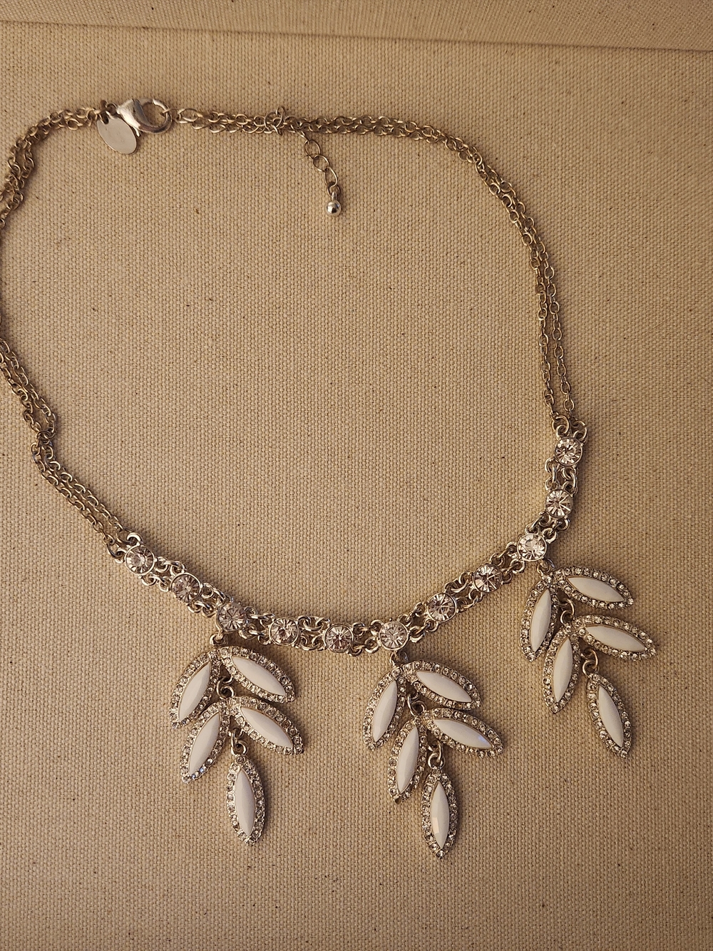💕$5/$25 Charming Charlie Women’s Leaf Pendant Necklace with White Accents